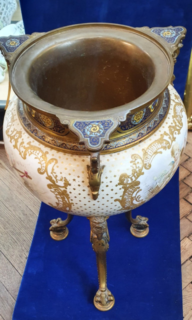 Sevres illatosító tartó