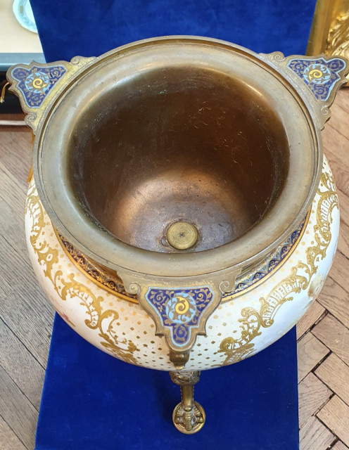 Sevres illatosító tartó